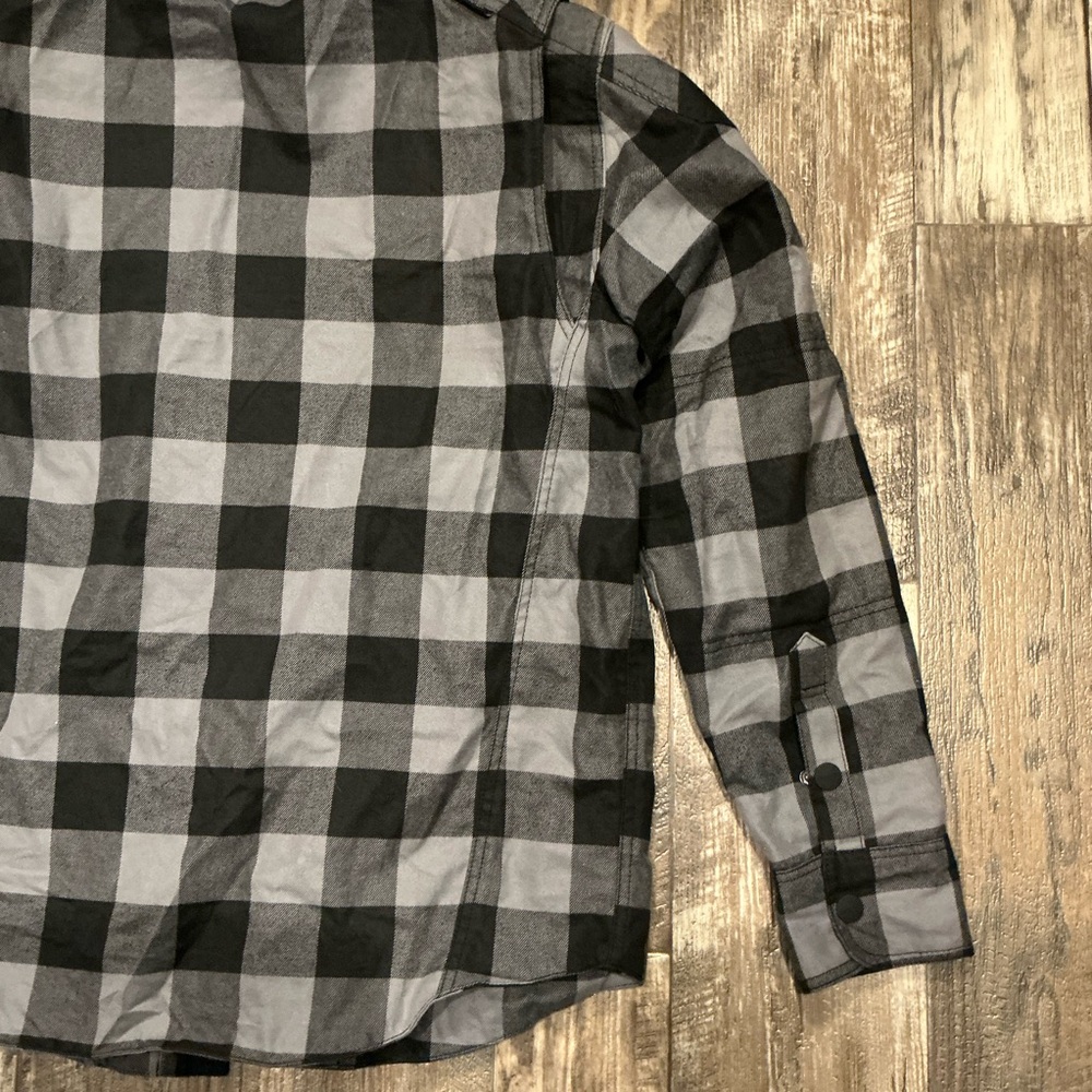Street & Steel Black & Gray Plaid Button-Down Shirt - Picture 11 of 16